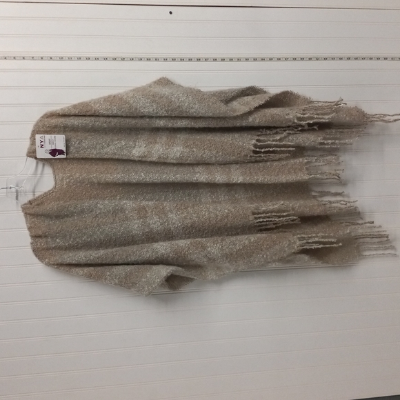 New York Accessory Group women's poncho - Picture 1 of 5